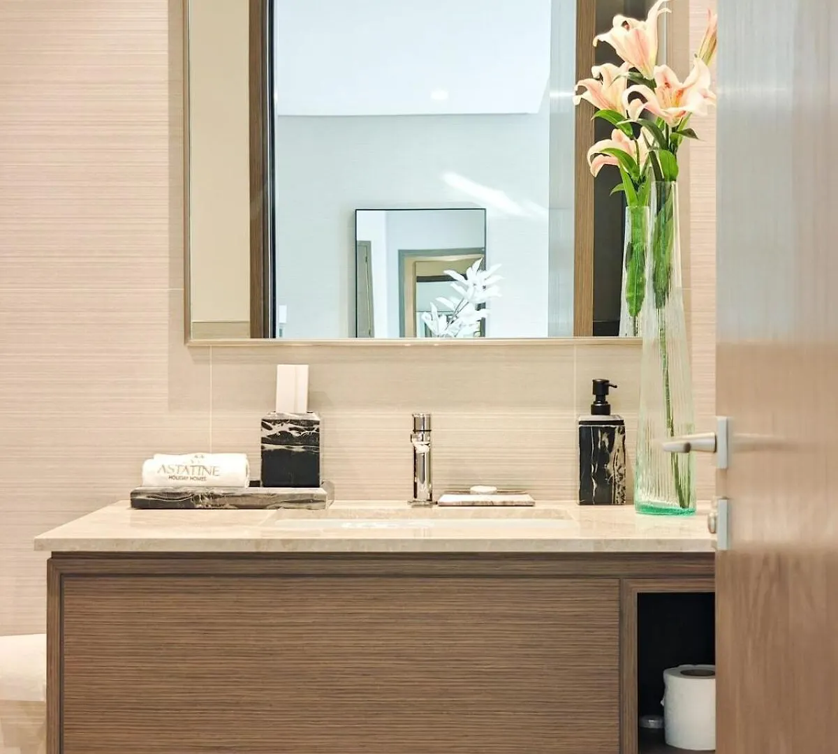 Newly Furnished 1Br - Grande Signature Residence Dubai